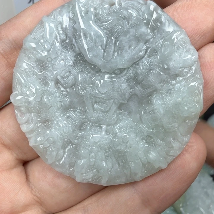翡翠挂件未镶嵌翡翠