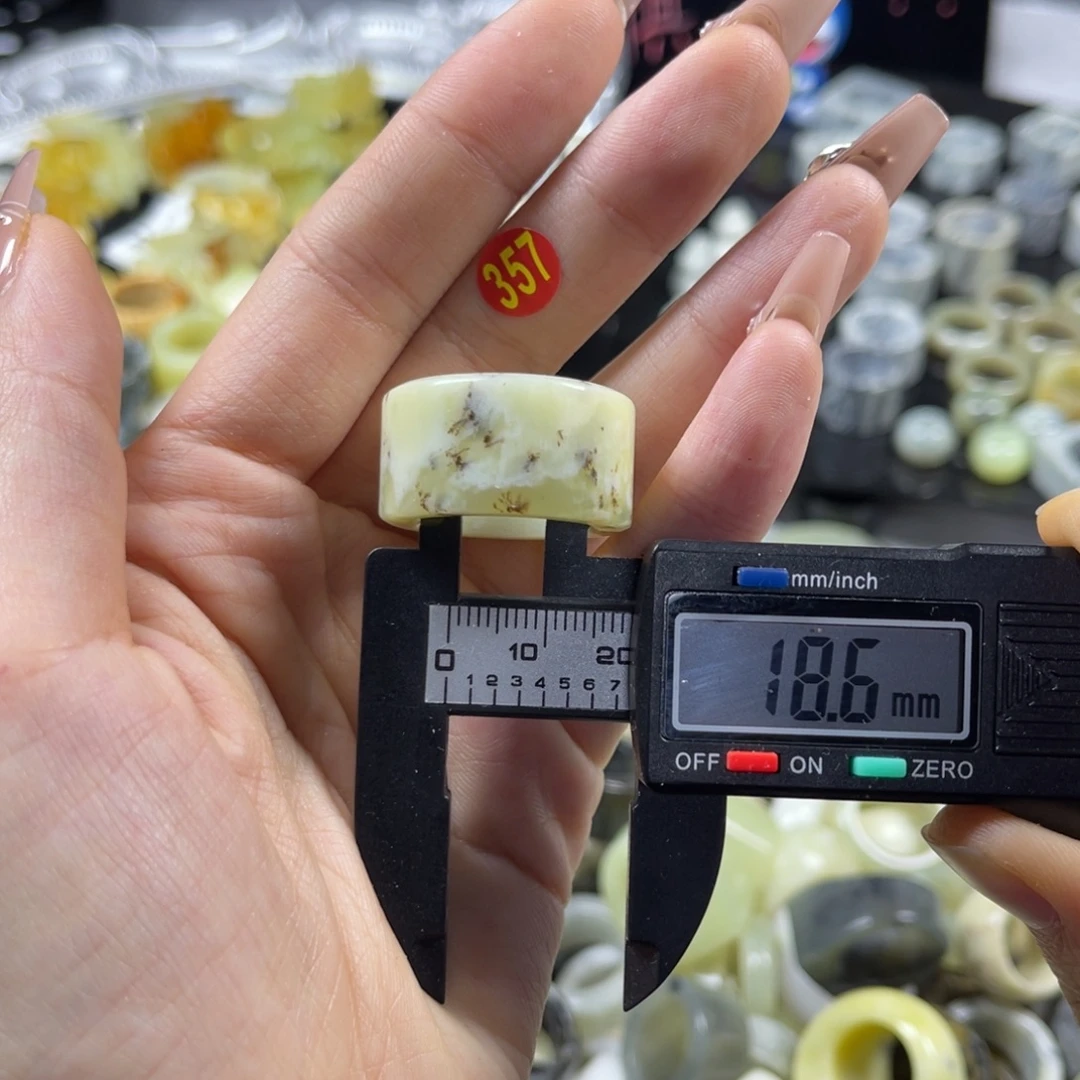 蛇纹石玉未镶嵌戒指