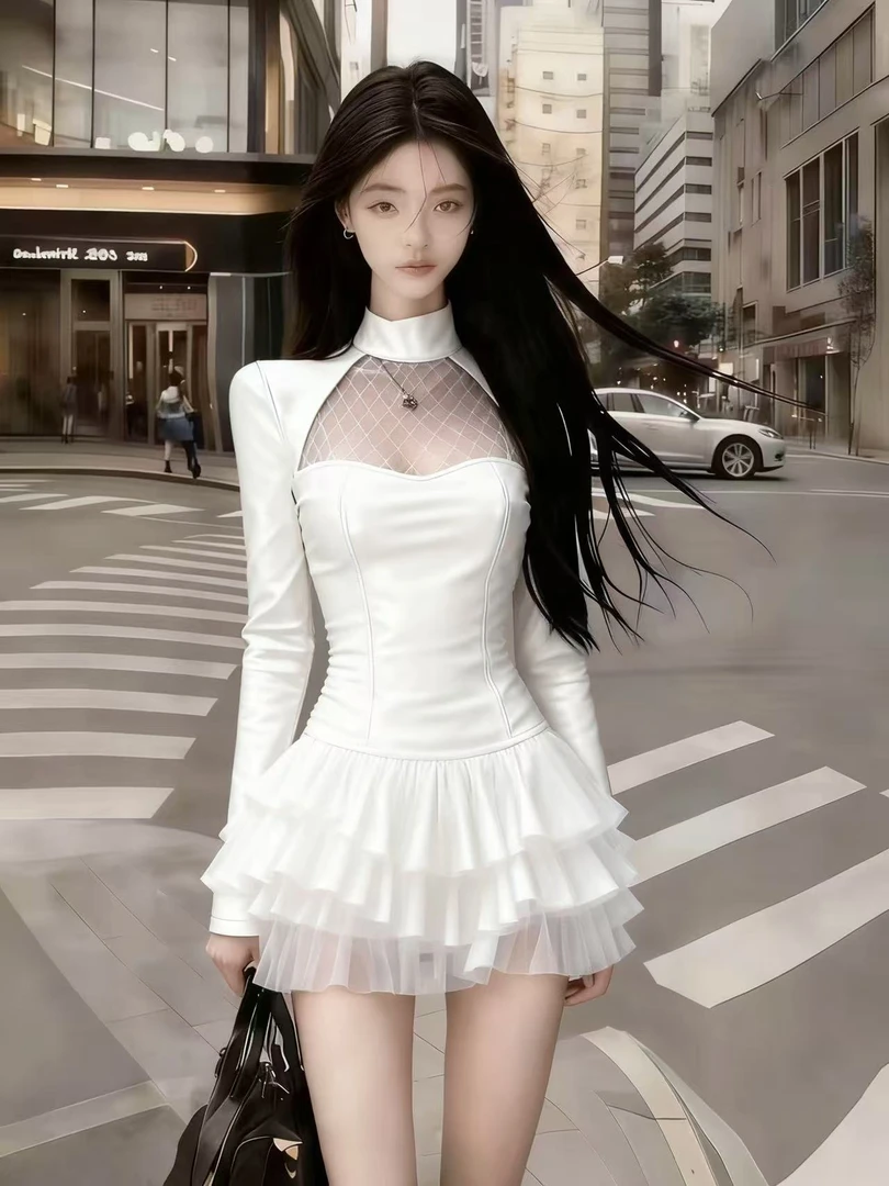 秋季时尚小众优雅显瘦高级感白色皮裙高领修身长袖拼接网纱连衣裙