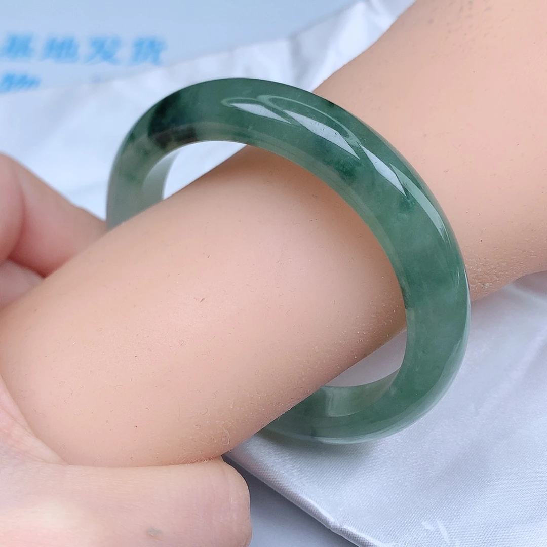 翡翠手镯未镶嵌天然