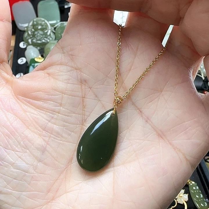 颈饰18K金镶嵌和田玉