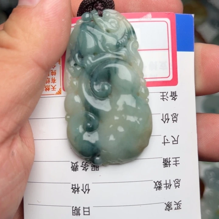 翡翠未镶嵌颈饰如意