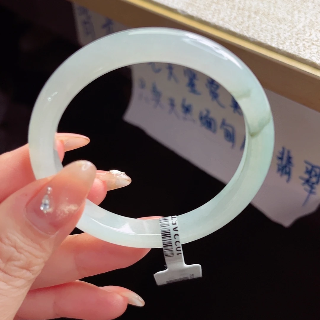 翡翠未镶嵌手镯那个手镯