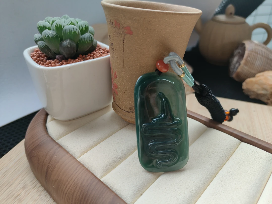 天然A货翡翠浮雕意境牌2