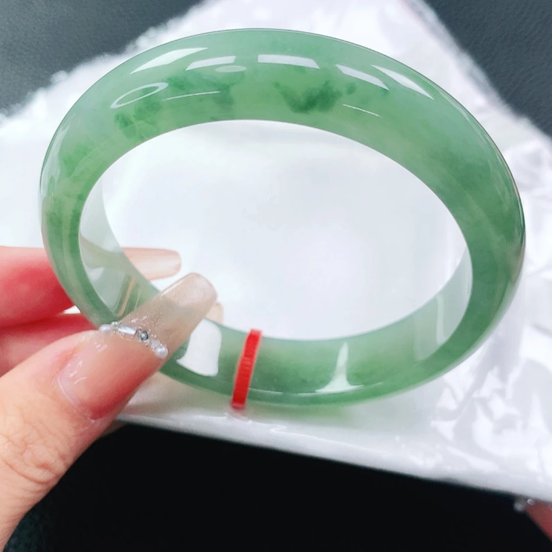 翡翠手镯未镶嵌57圈