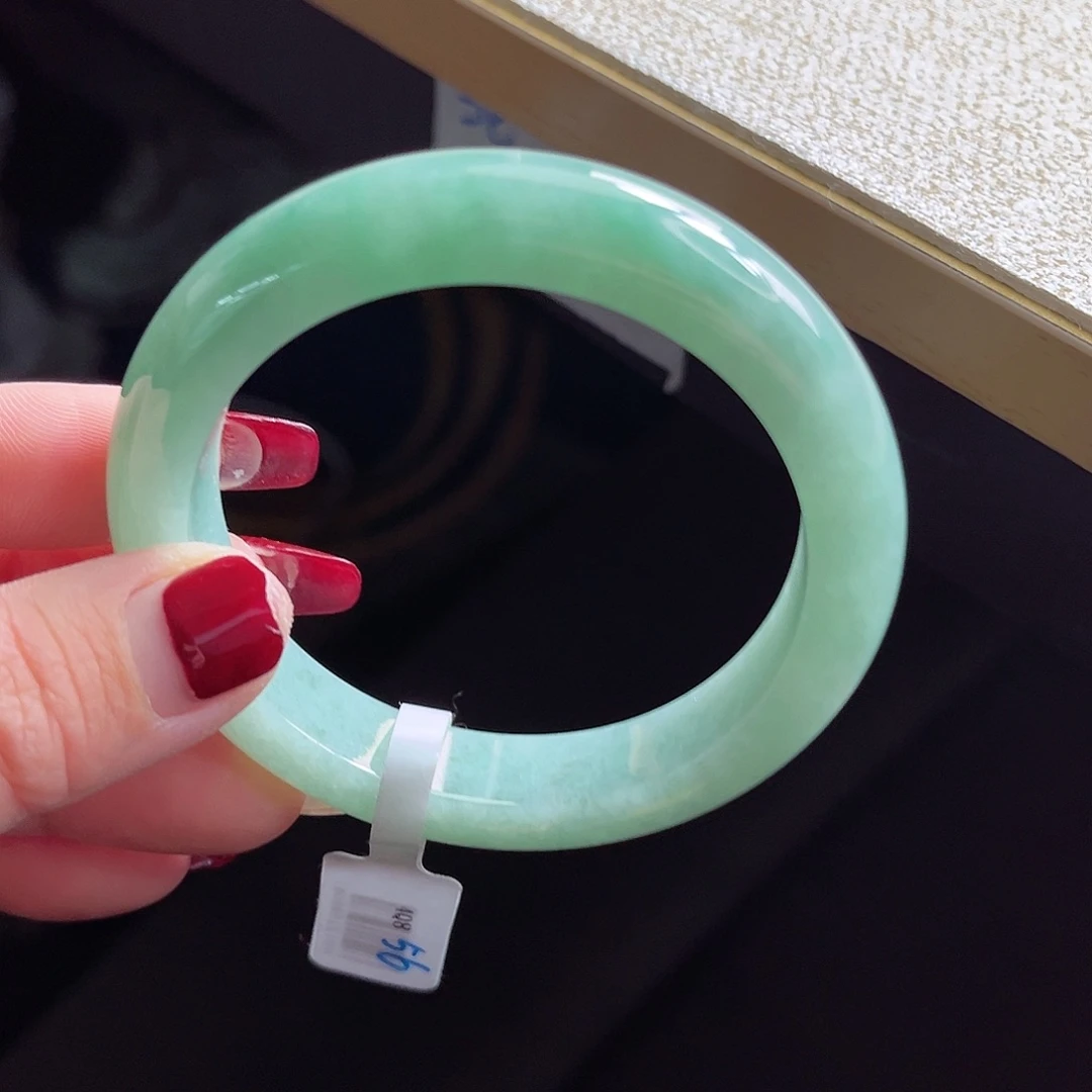 翡翠手镯未镶嵌手镯