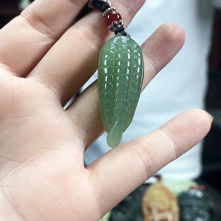 蛇纹石玉吊坠未镶嵌