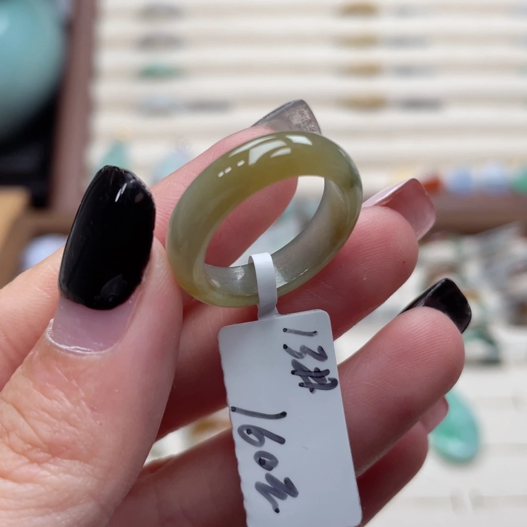 翡翠未镶嵌戒指a26港圈13黄加绿焦糖布丁