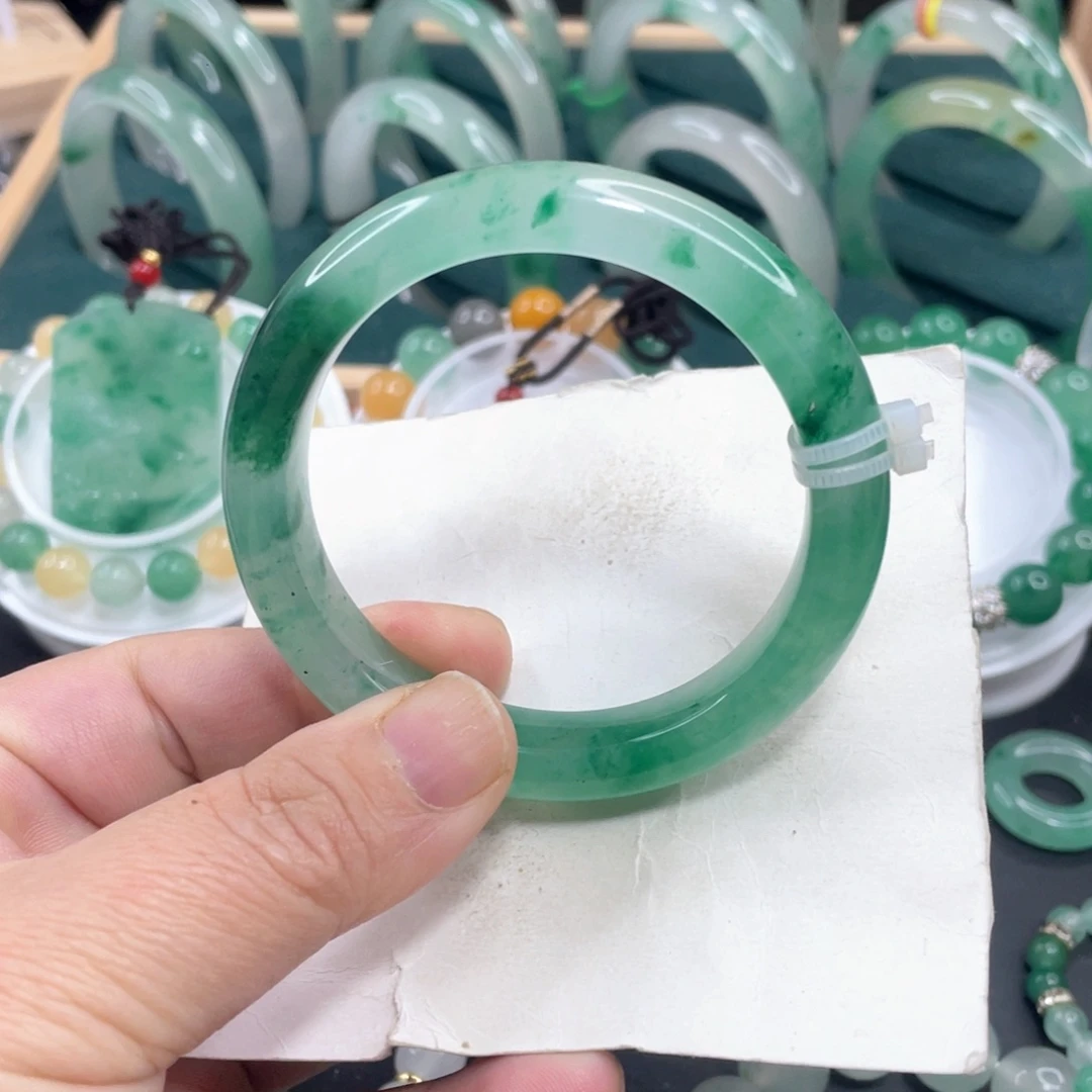 石英质玉未镶嵌手镯