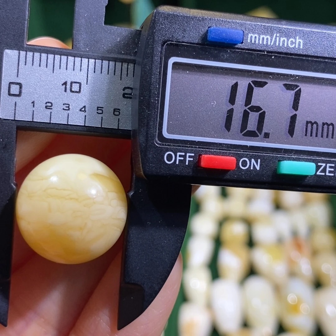 蜜蜡未镶嵌裸石微瑕