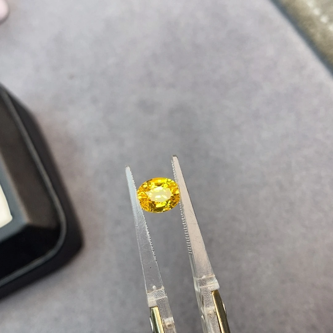 彩色蓝宝石裸石1.8ct 金丝雀