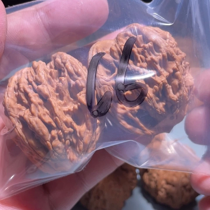 文玩核桃吊坠66呃呃呃