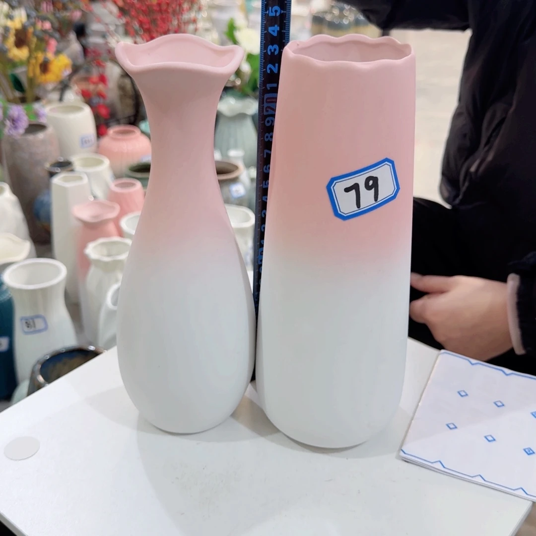 79号一对陶瓷高24厘米微瑕