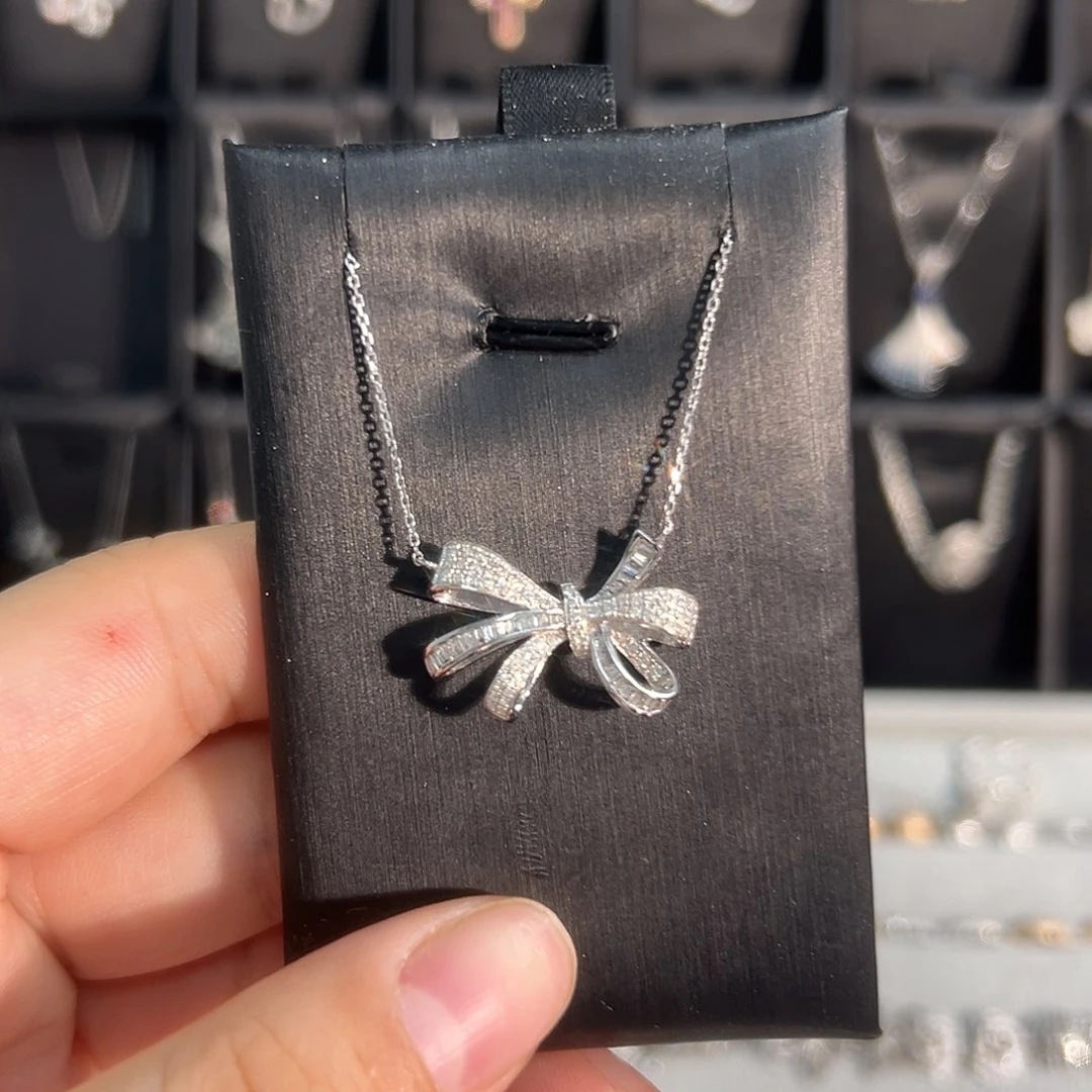 颈饰18K金镶嵌钻石蝴蝶结项链