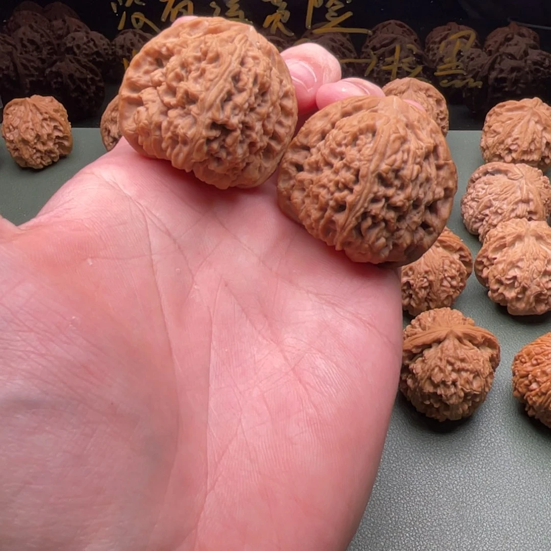 核桃把件隆****处41全品南疆，没有打底