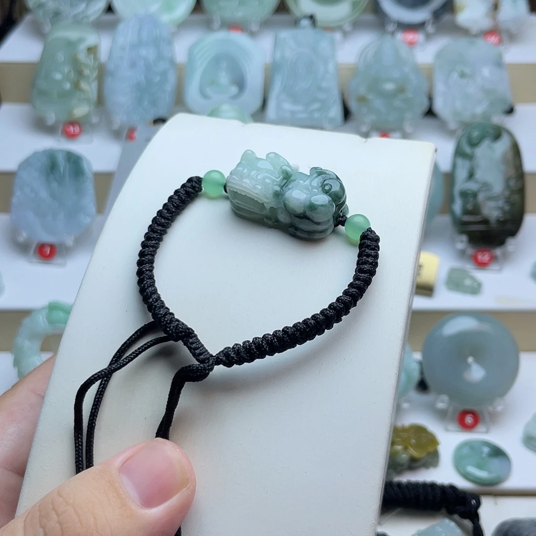 颈饰未镶嵌翡翠貔貅