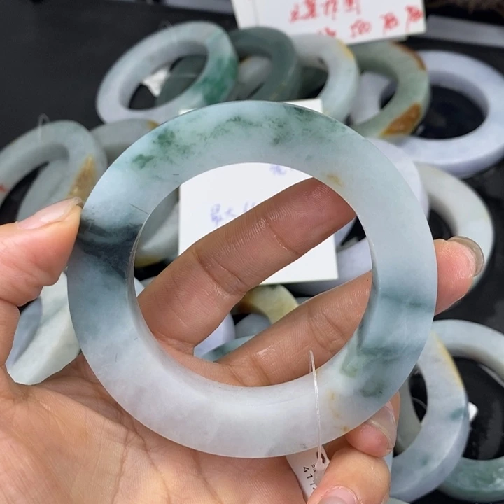 秀***文未镶嵌翡翠手镯定制翡翠