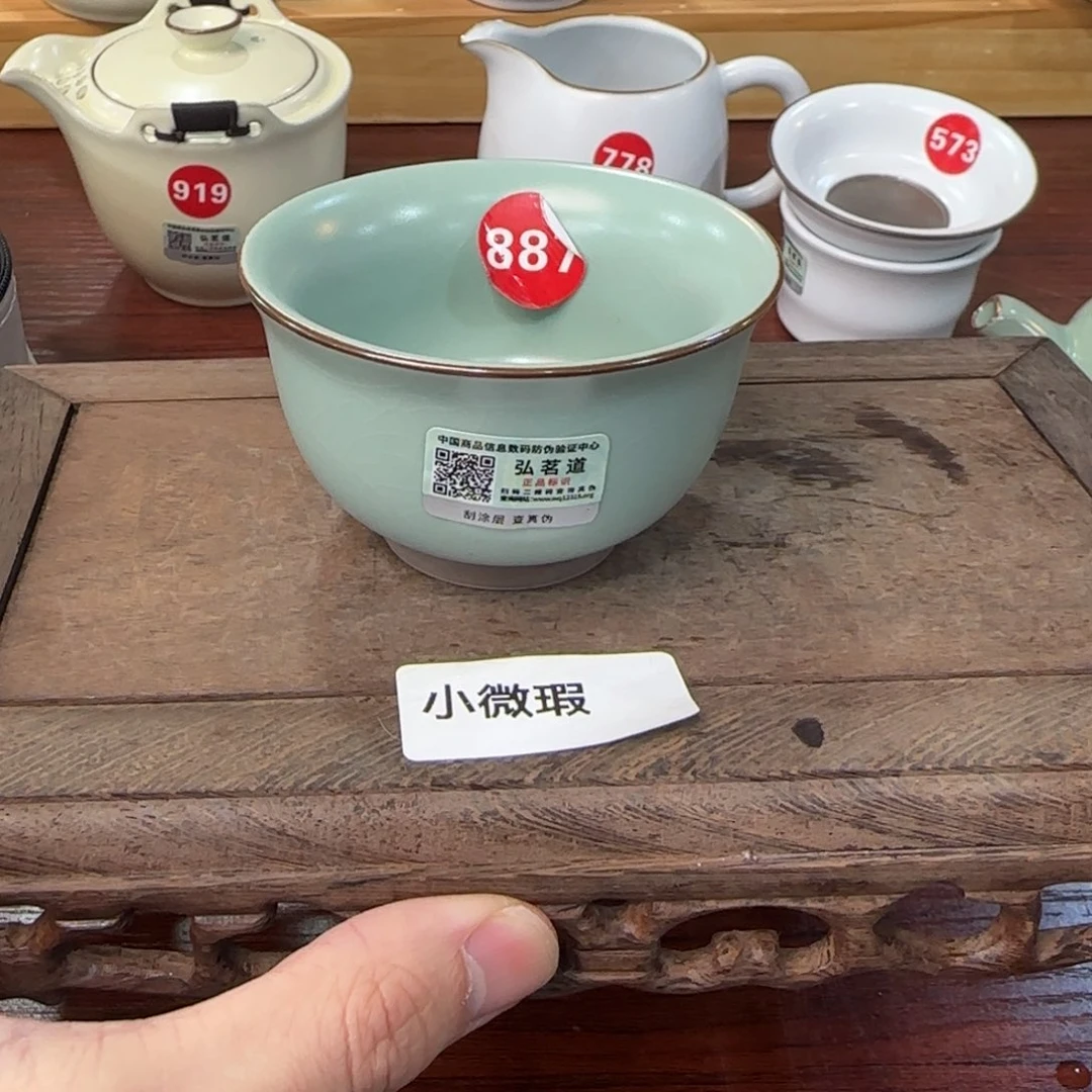 瓷片。。。。。。。。。。。。。。。，，