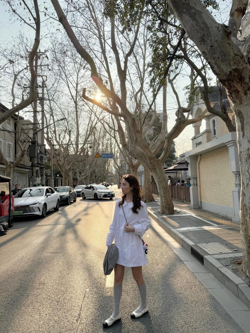 2025早春新款白色娃娃领长袖衬衫裙女气质高级感显瘦小个子连衣裙