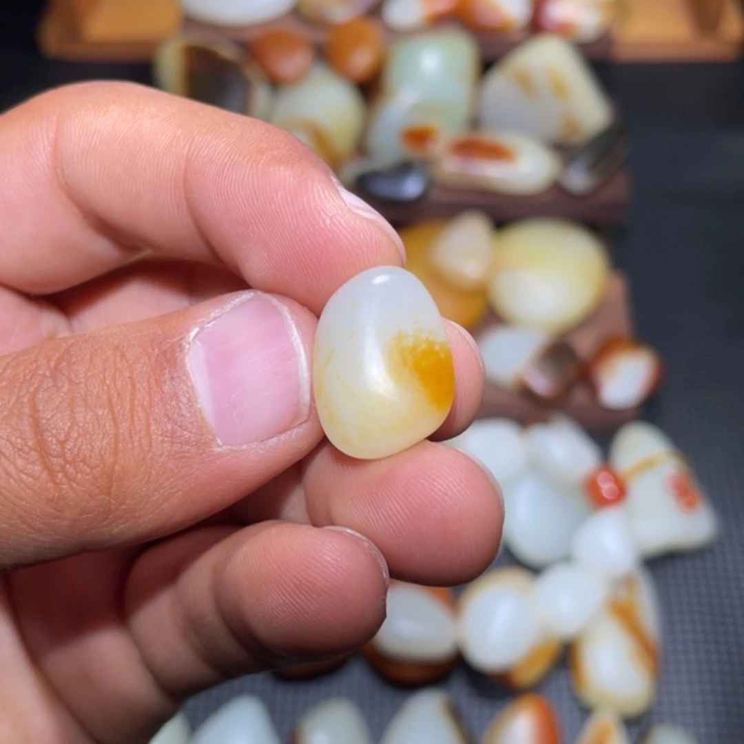 和田玉颈饰未镶嵌4.1克