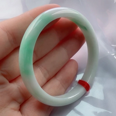 翡翠手镯未镶嵌54有微瑕石筋48小时鉴赏