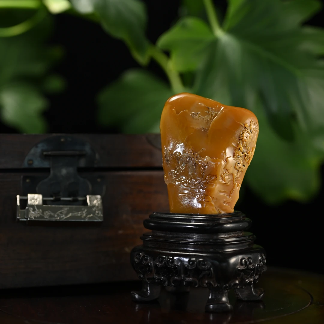 lot8846 2512020100田黄石山水人物摆件/保利