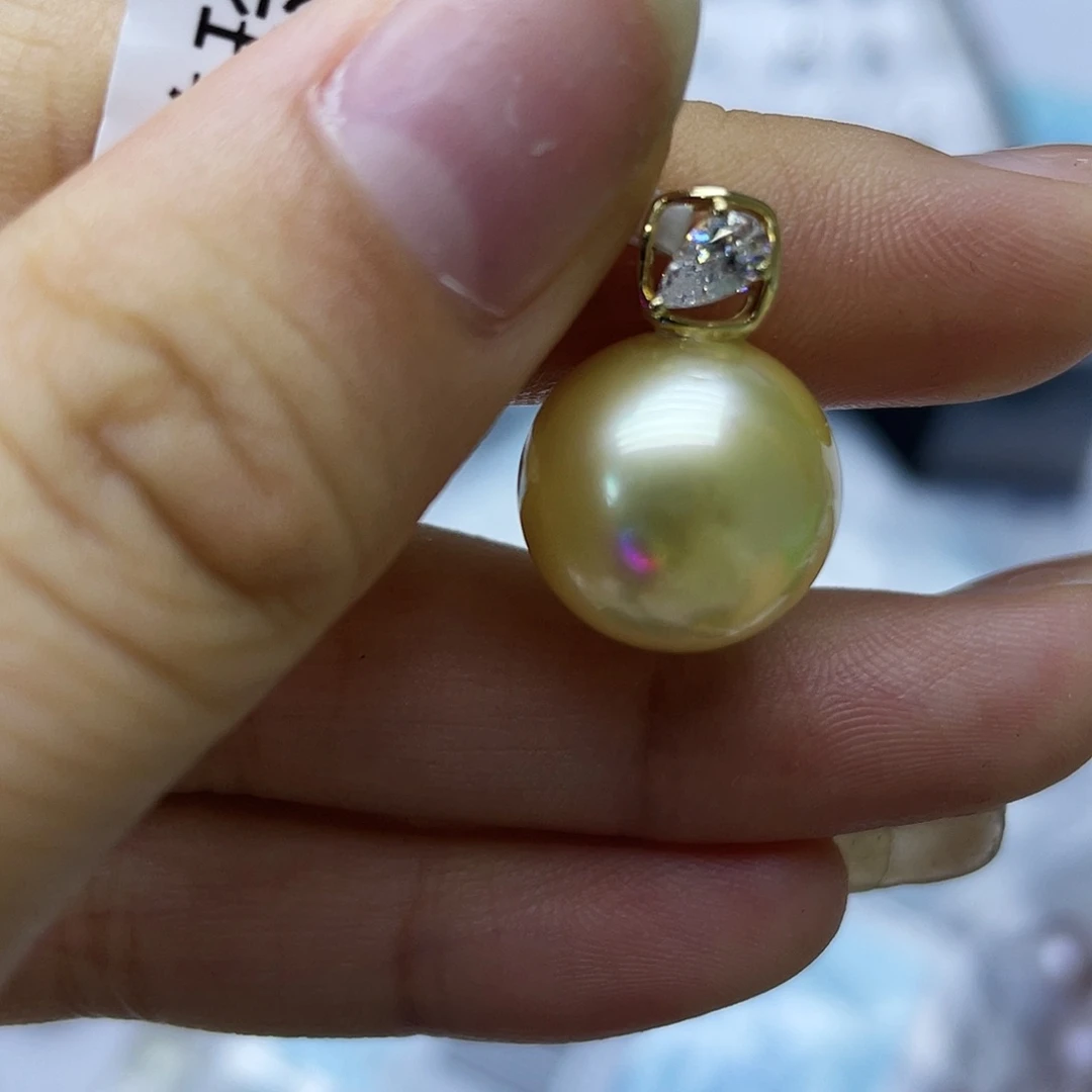 颈饰18K金镶嵌海水珍珠