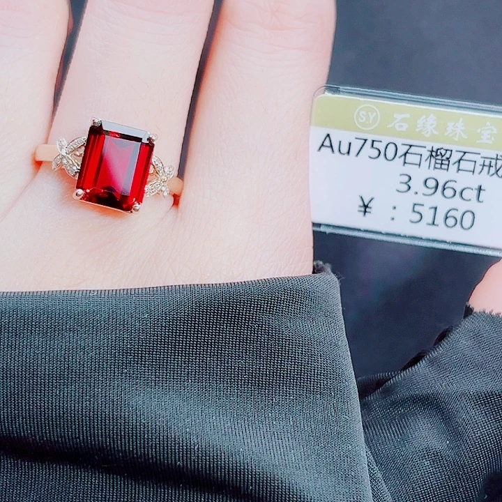 戒指18K金镶嵌石榴石