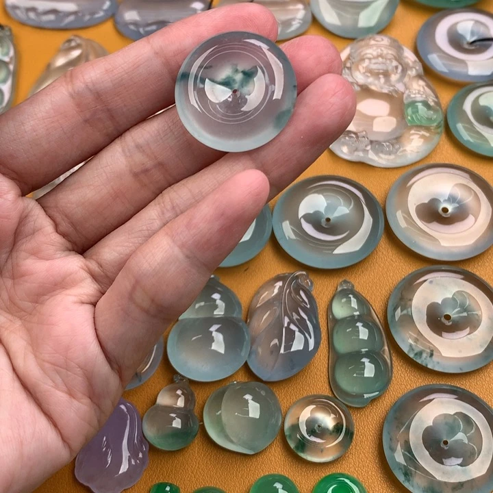 颈饰未镶嵌翡翠….