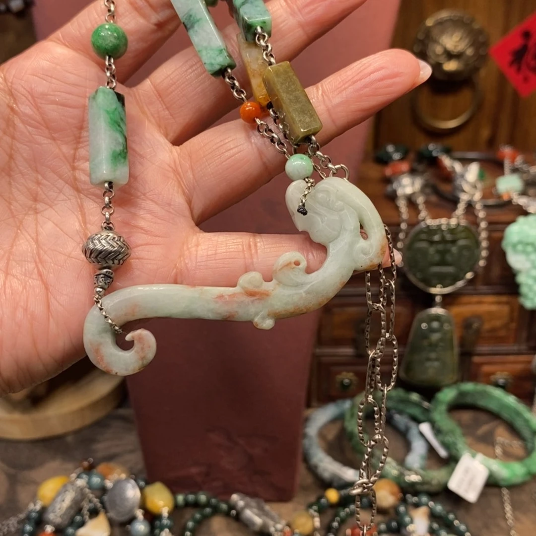 翡翠吊坠(赠链)未镶嵌