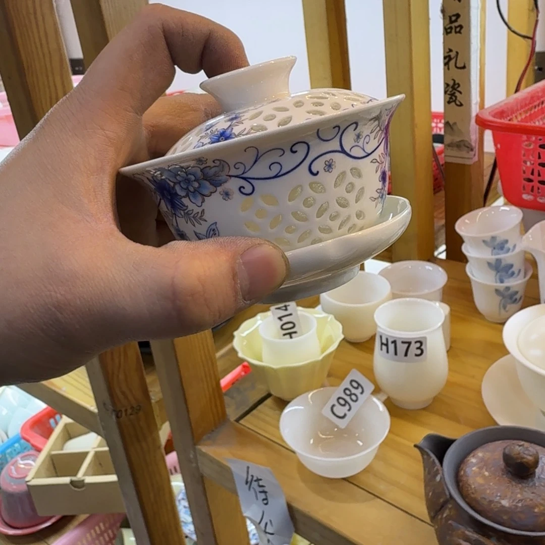 微瑕疵介意勿拍陶瓷器皿H177