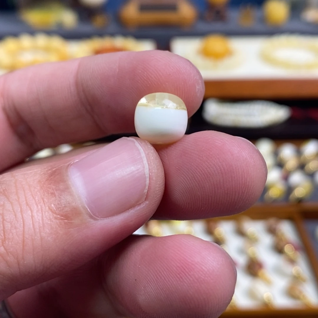 蜜蜡未镶嵌裸石配饰尺寸10,2
