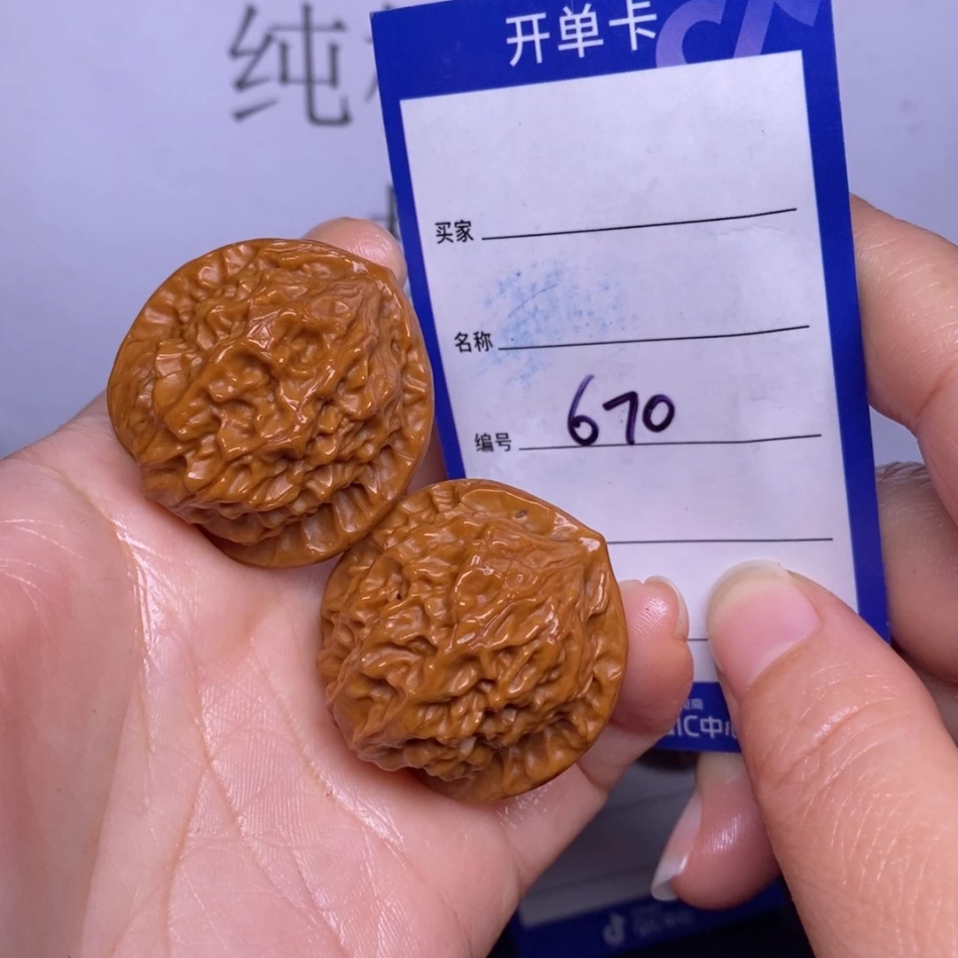 文玩核桃把件670/33.5瓷娃娃