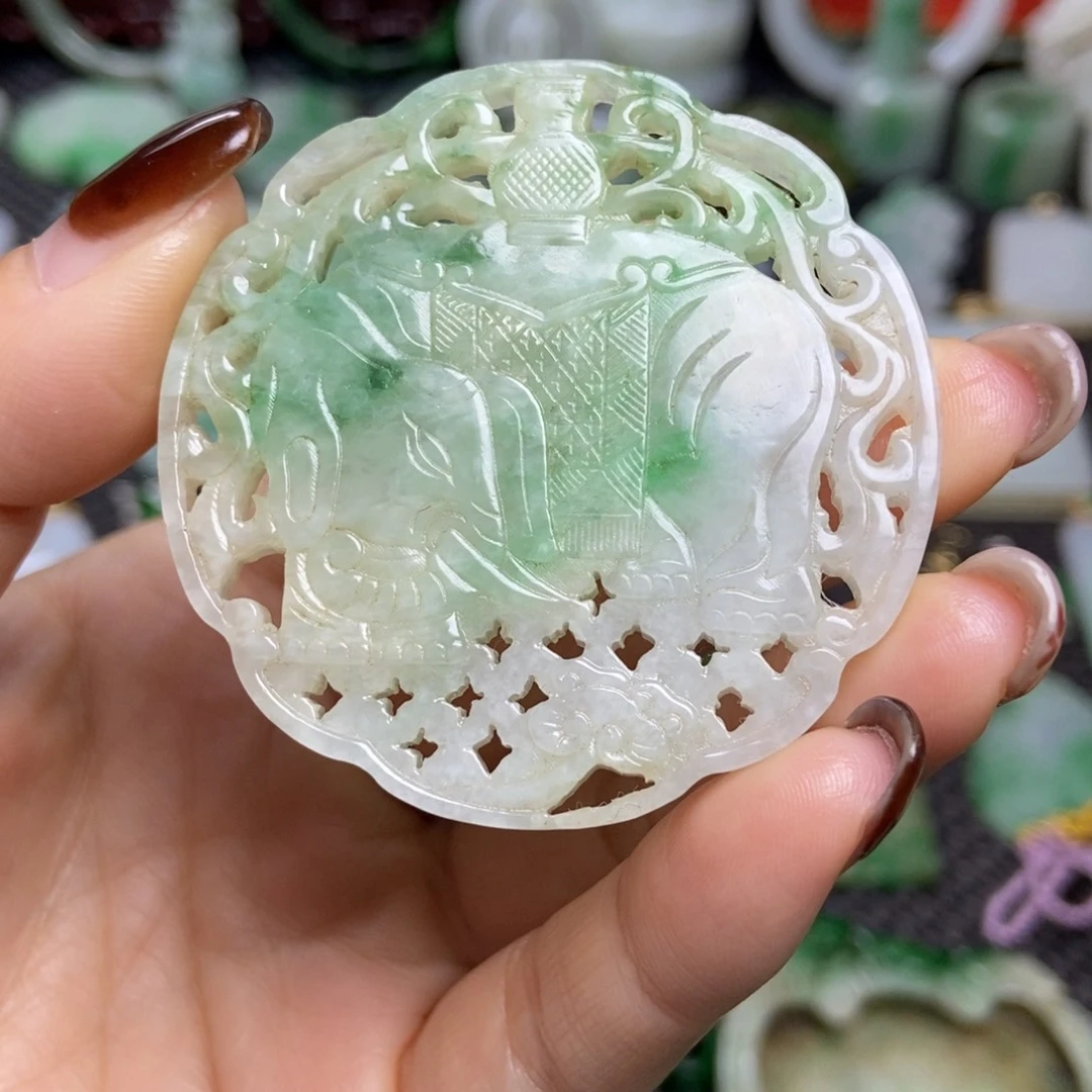 翡翠未镶嵌挂件清