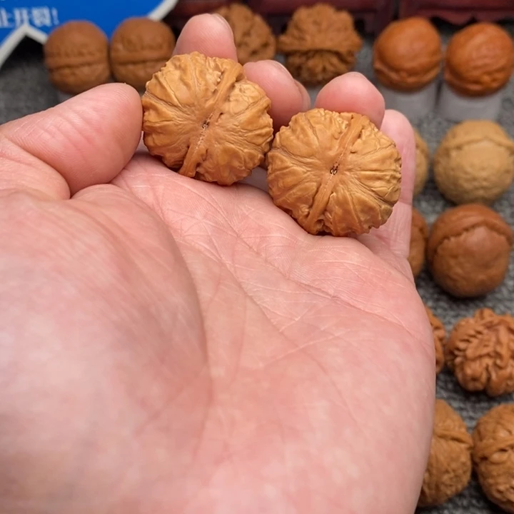 文玩核桃把件龙珠