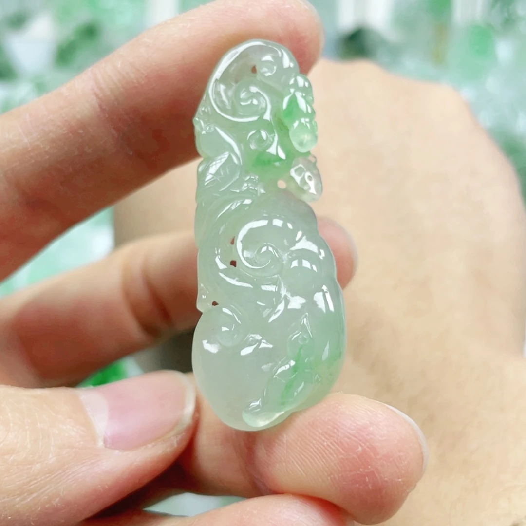 翡翠吊坠(不含链)未镶嵌小****?