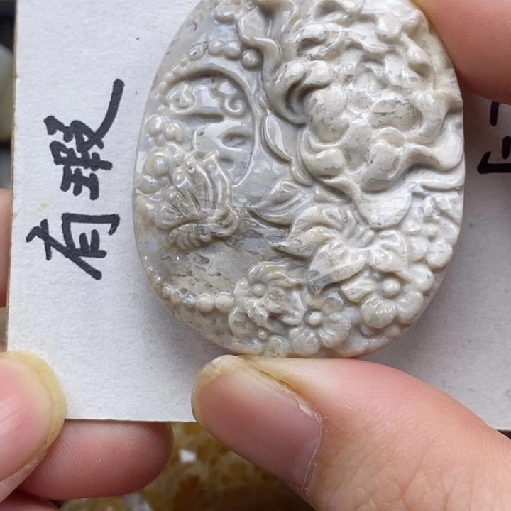 硅化珊瑚（珊瑚玉）未镶嵌颈饰