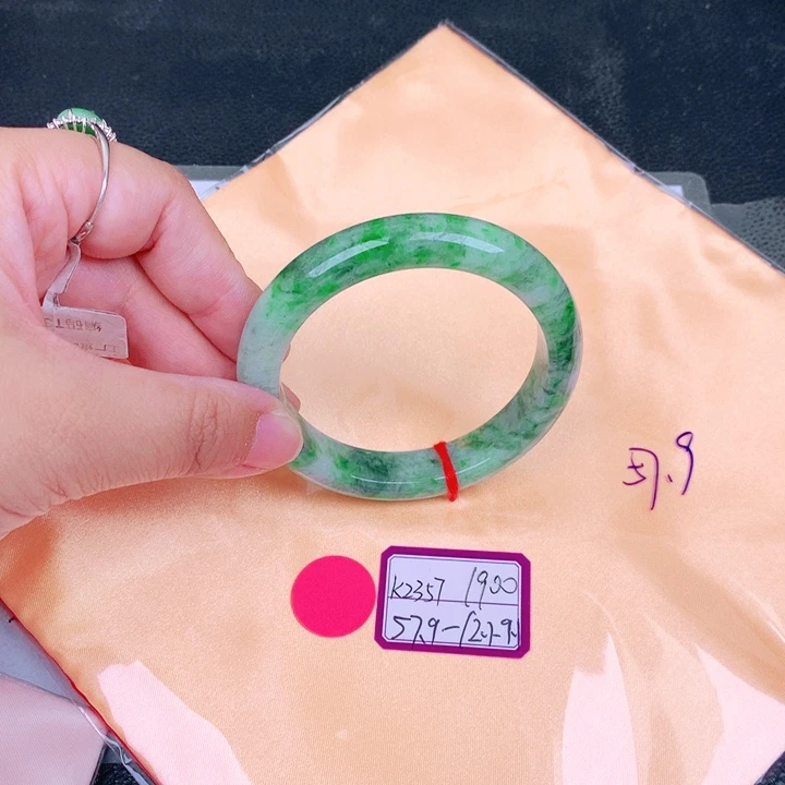 翡翠手镯未镶嵌缅甸翡翠