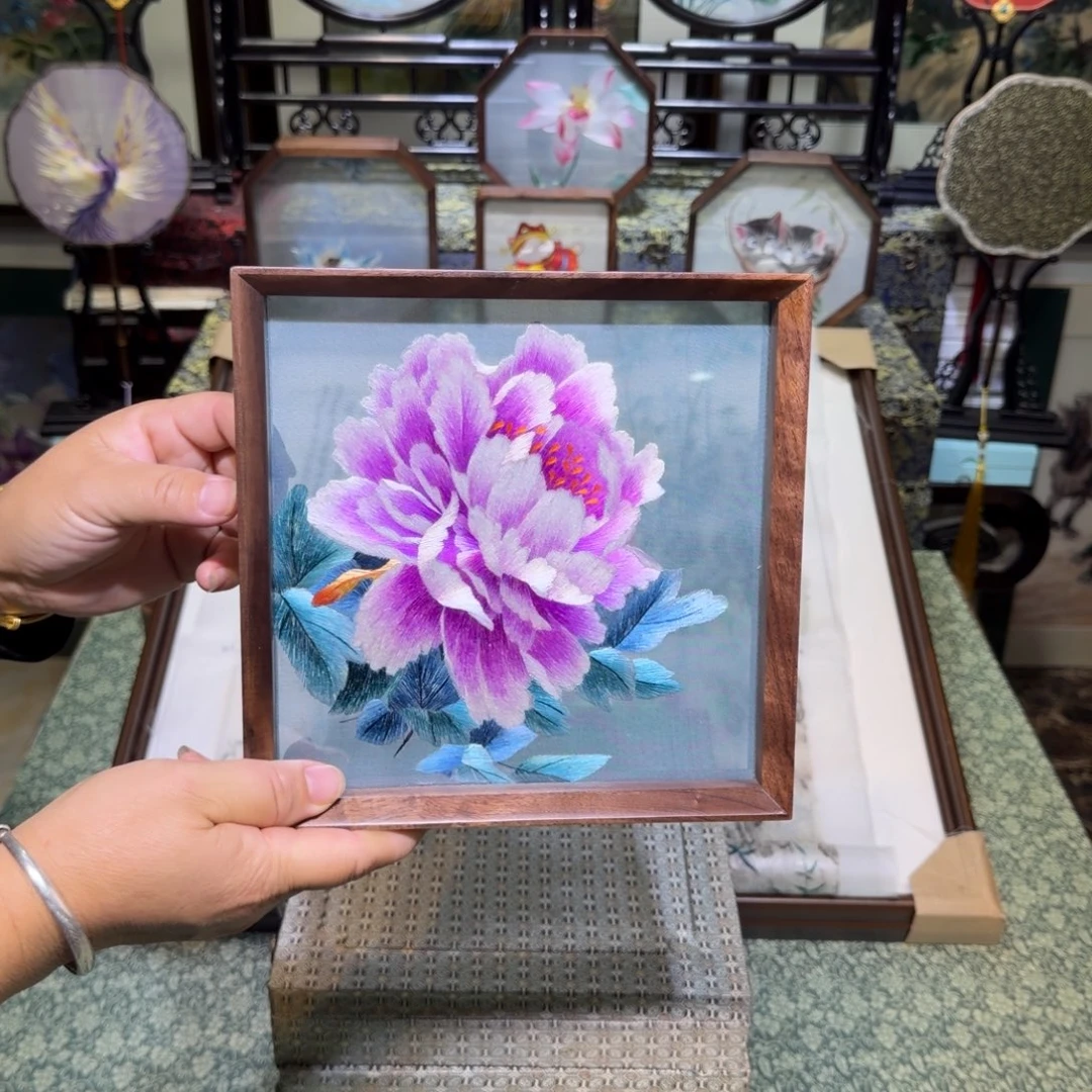 刺绣手工苏绣工艺制作技艺娴熟异色