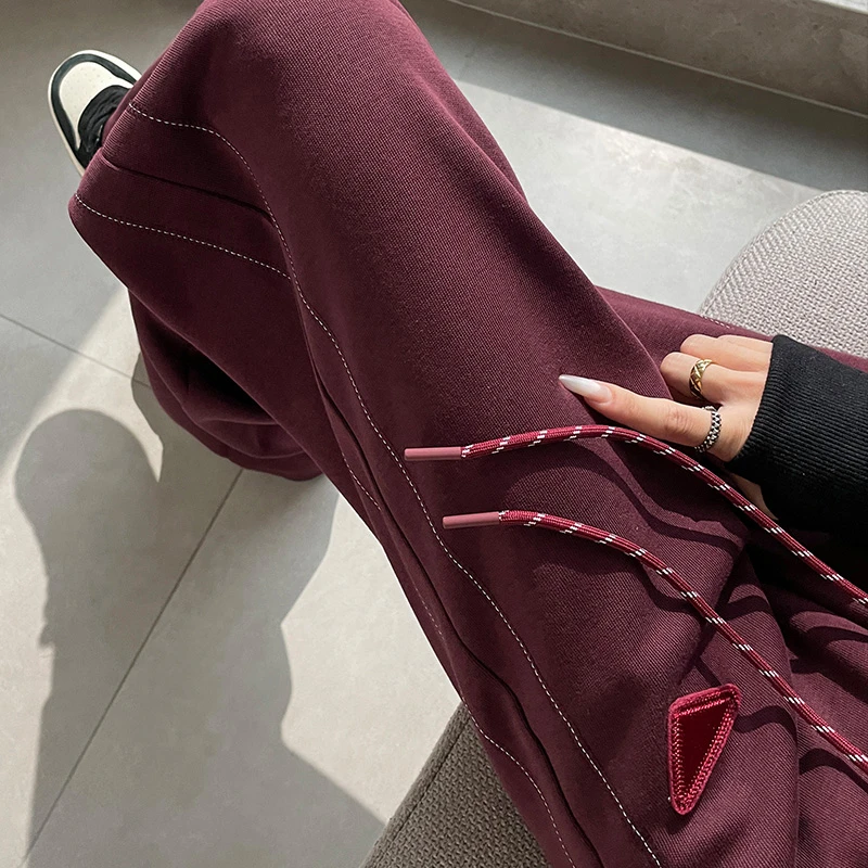 红色阔腿裤运动裤女春秋2025新款高腰显瘦口袋刺绣慵懒直筒裤子