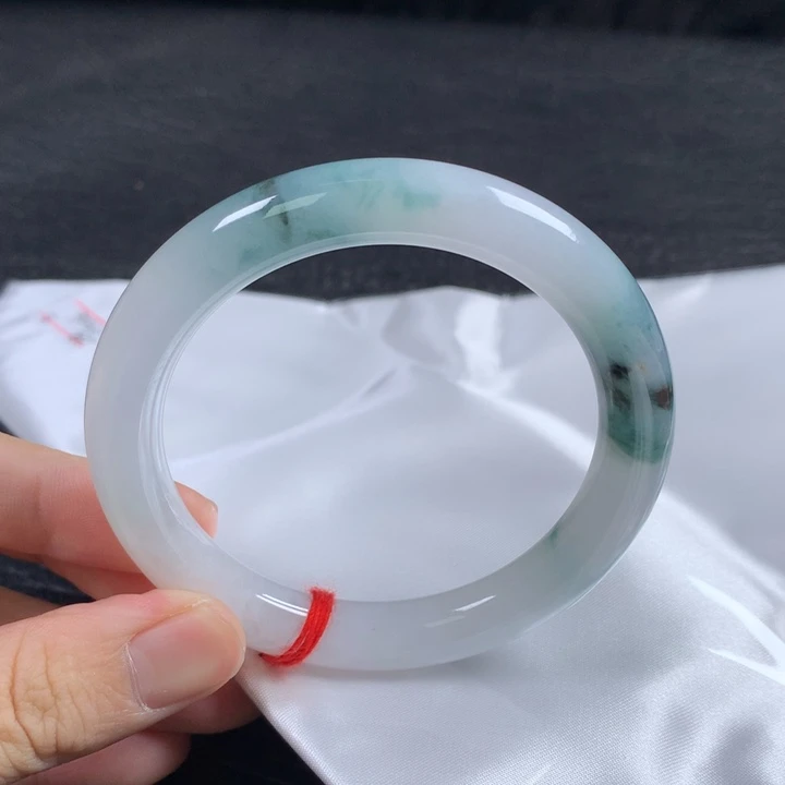 翡翠未镶嵌手镯（圆镯）