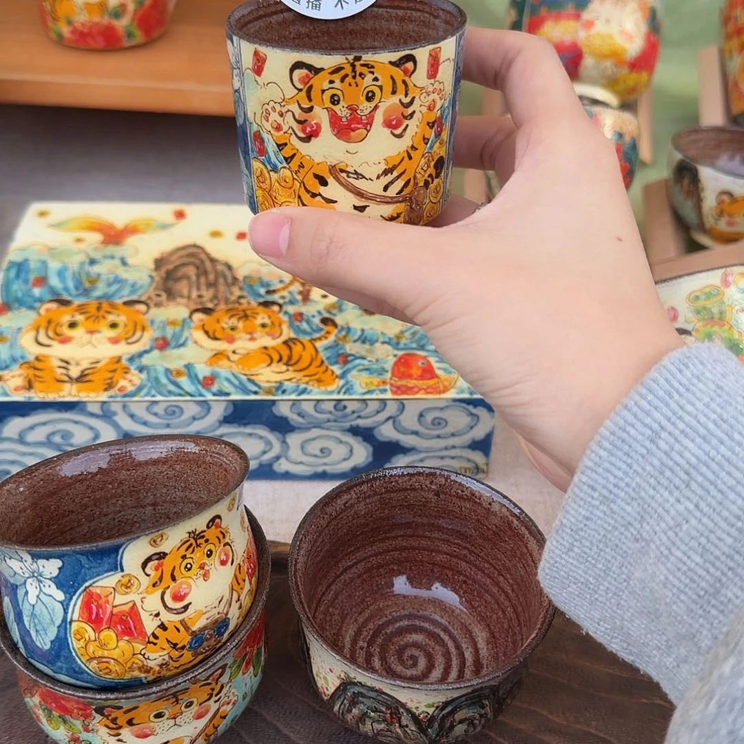 凡***。预定两个直筒带小足茶杯蓝色海水