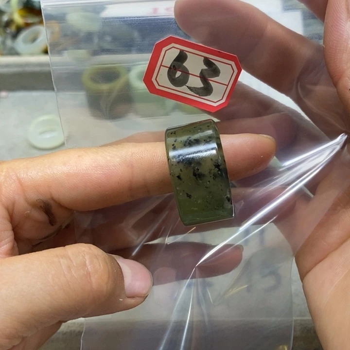 蛇纹石玉未镶嵌戒指会****叔
