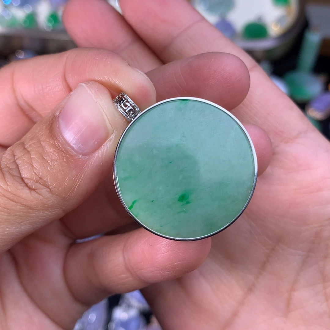 翡翠吊坠(不含链)18K金镶嵌