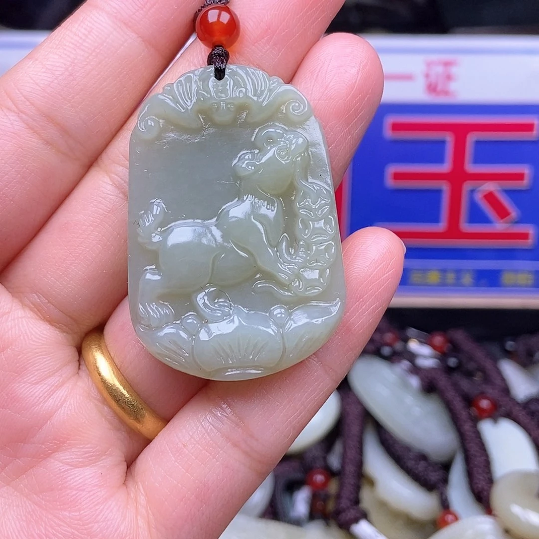 颈饰未镶嵌和田玉