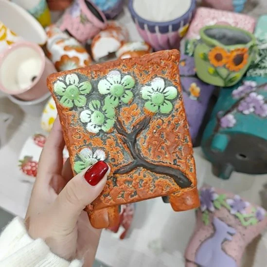 当场拍满15元发货不凑不发，花盆盆口不方不圆有针孔黑点是正常的，