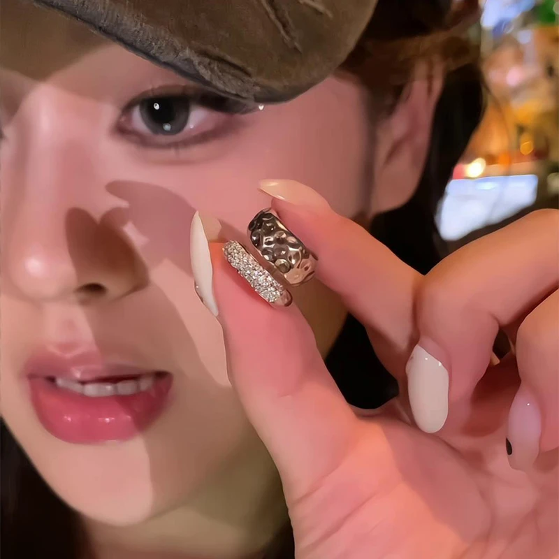 铜合金耳饰 银质微镶满钻双层耳骨环银调金属锤纹质感时尚耳饰