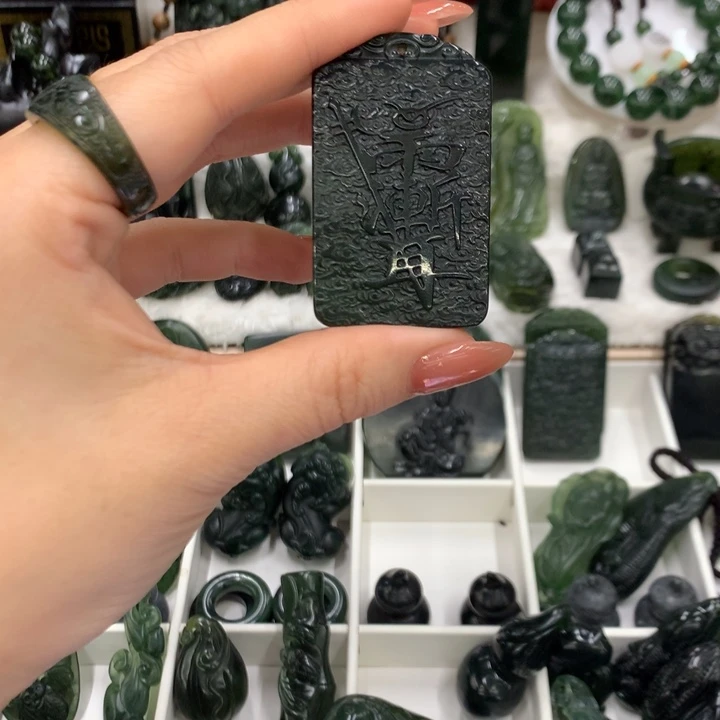 小****蛇纹石玉未镶嵌颈饰