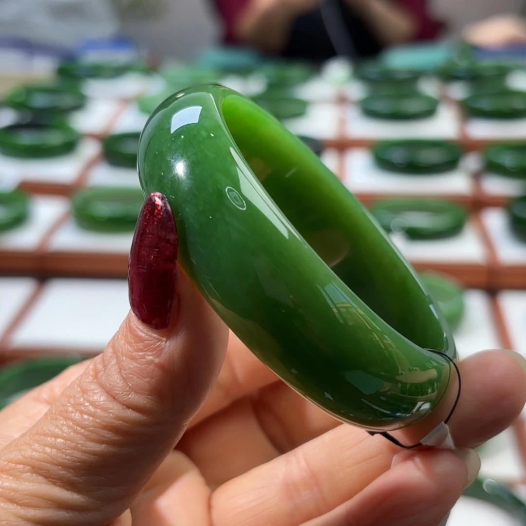 未镶嵌手镯和田玉是**呀