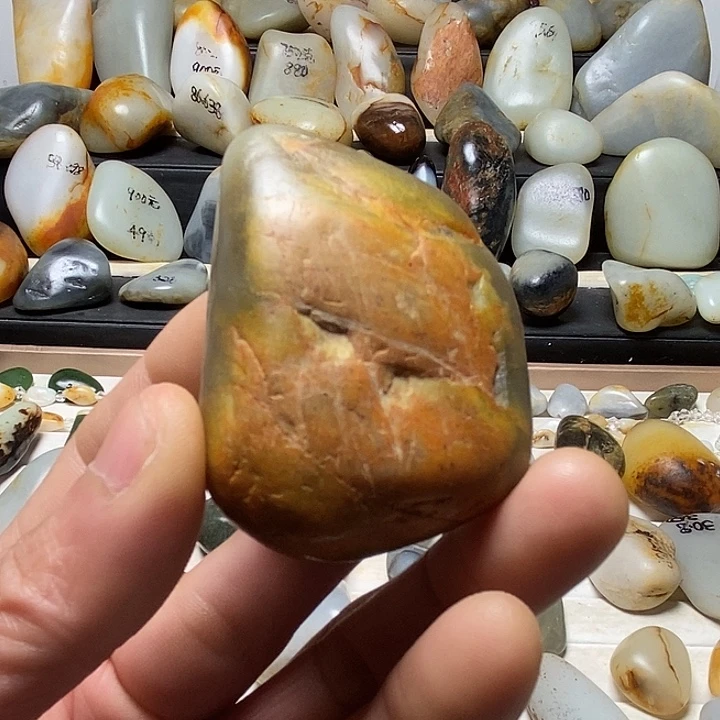 和田玉未镶嵌颈饰把件